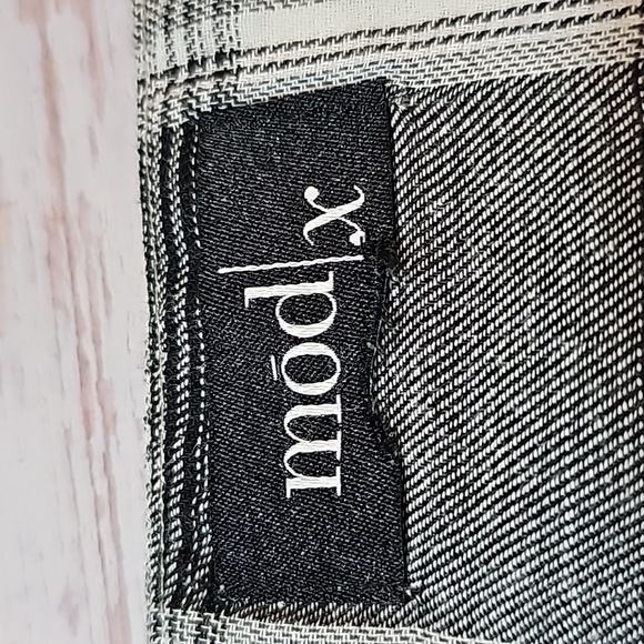 MOD X BLACK & WHITE PLAID LONG SLEEVE PEPLUM TOP - Picture 11 of 11